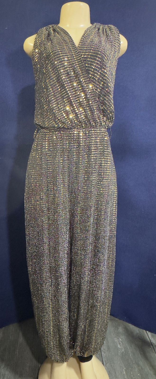 Enterizo negro y dorado