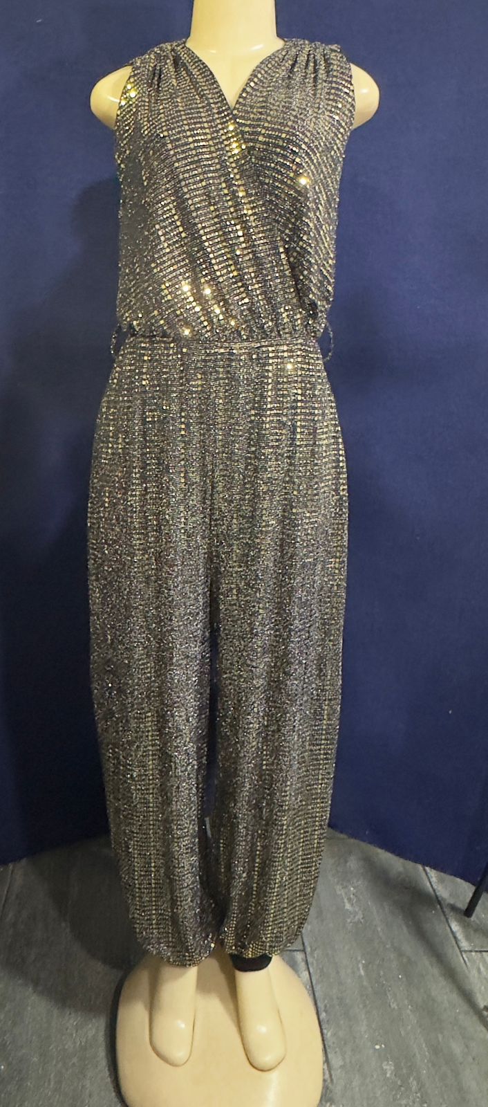 Enterizo negro y dorado