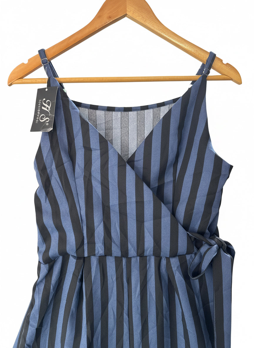 Enterizo de rayas negras y azul claro