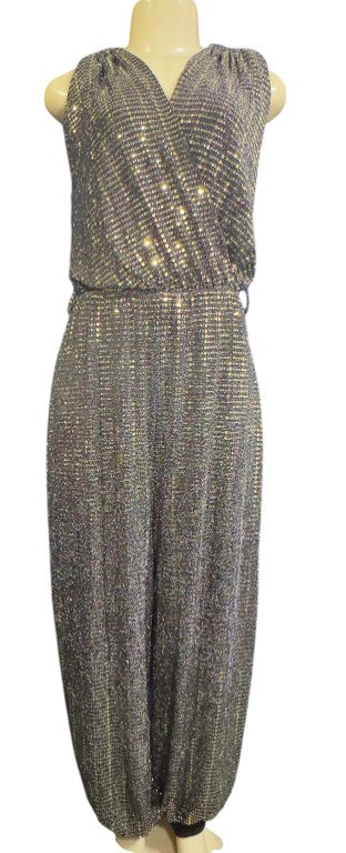 Enterizo negro y dorado